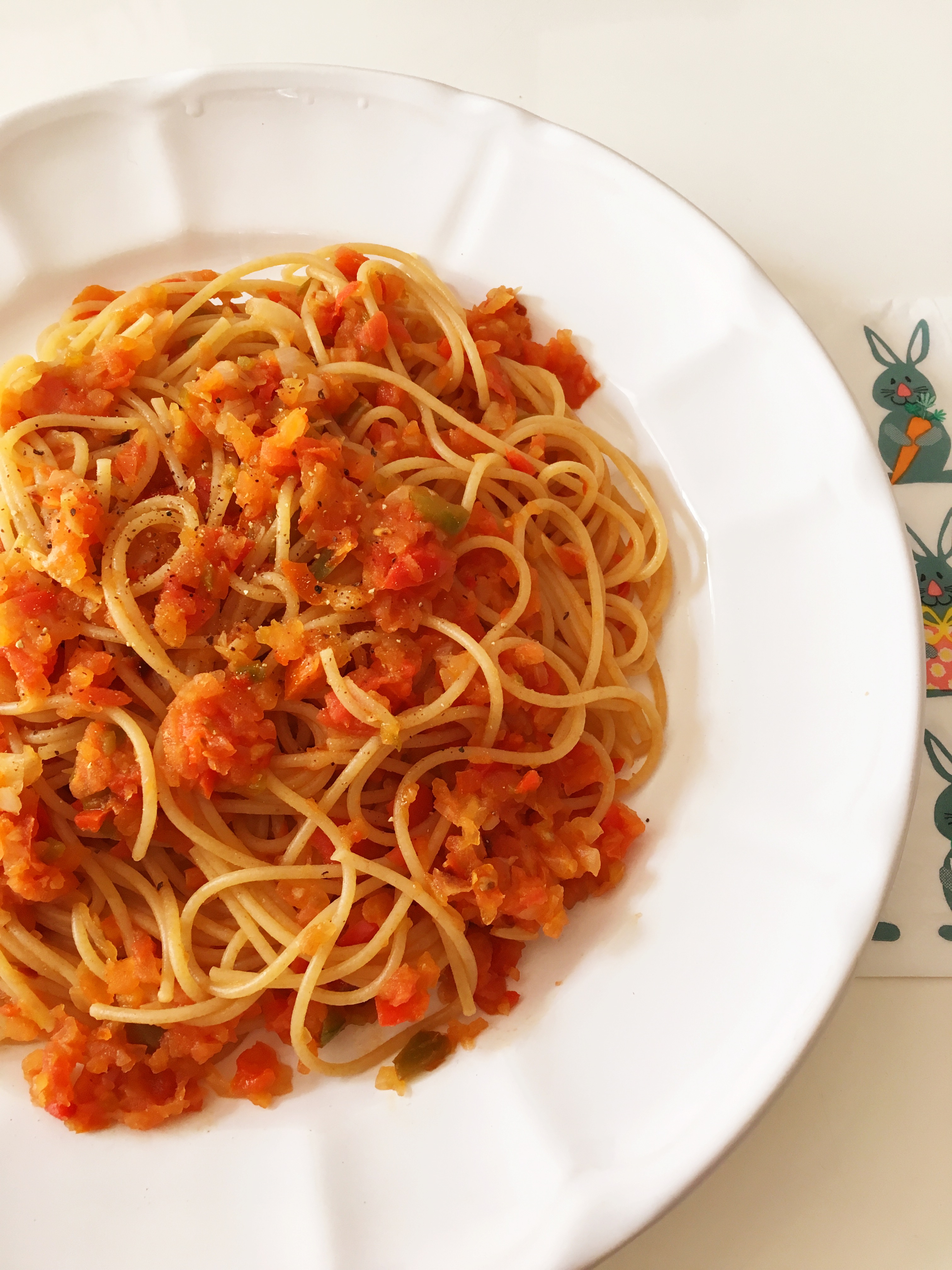Pasta integral con salsa de tomate y pimientos casera – ADAPTACIONES  CULINARIAS